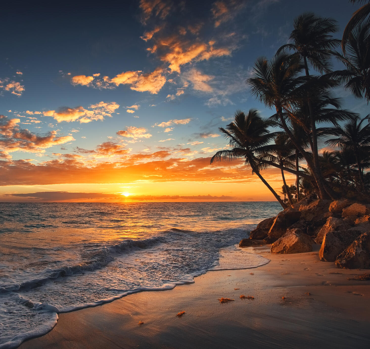 Sunset image of beach in Maui, Hawaii